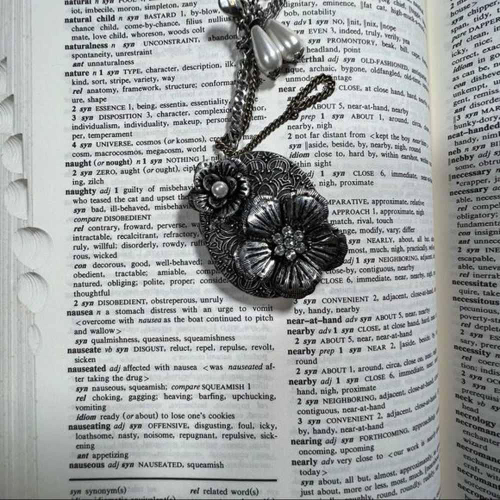 Long Vintage Distressed Metal Flower Picture Locket - Picture 5 of 9